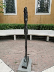 Peggy Guggenheim muziejaus kiemelis. A. Giacometti